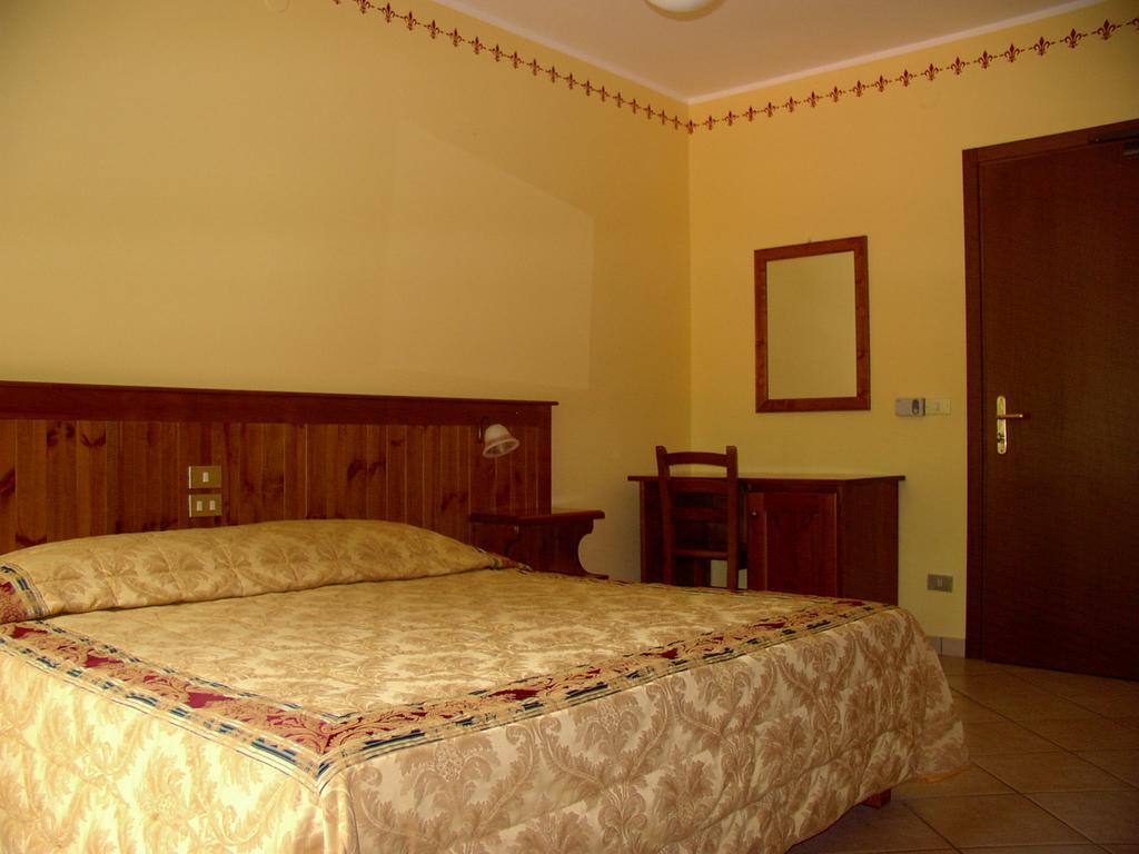 Hotel Londra Acceglio Extérieur photo