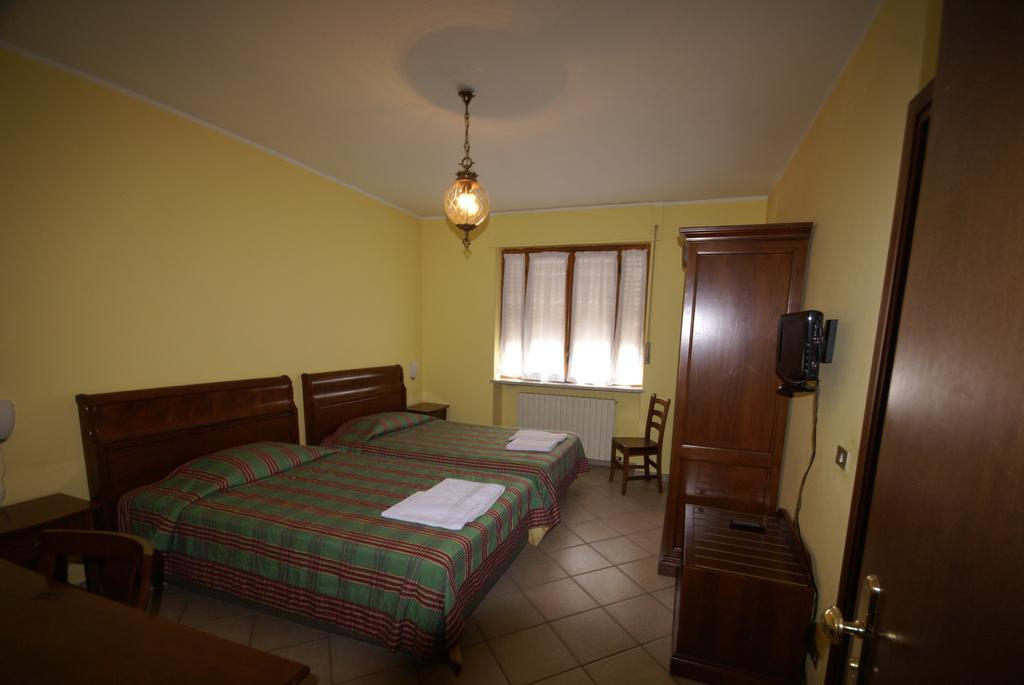 Hotel Londra Acceglio Extérieur photo