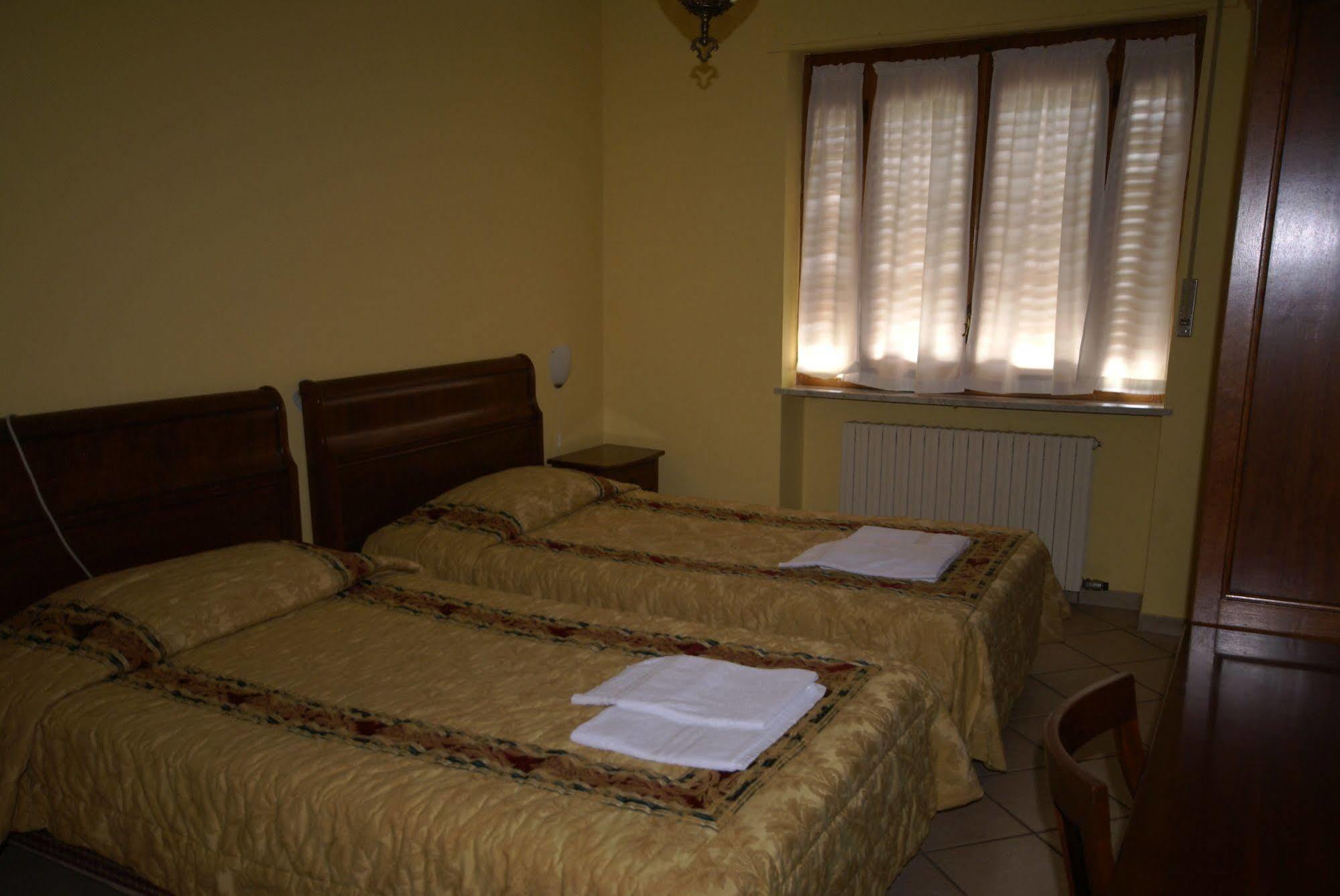 Hotel Londra Acceglio Extérieur photo
